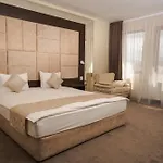 Family The View & Hotel 3*