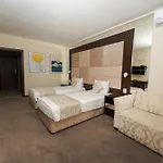 Family The View & Hotel 3*