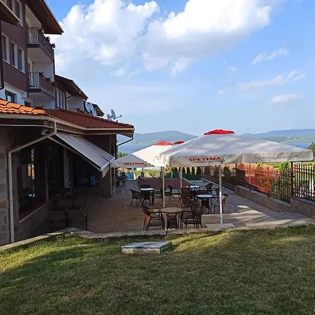 Family The View & 3*