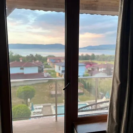 Family The View & Hotel