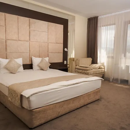 Family The View & Hotel 3*