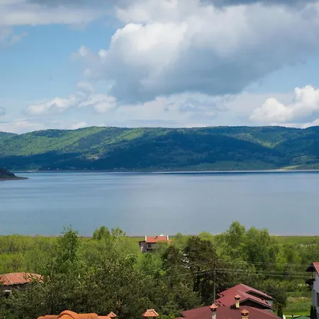 Family The View & 3* Tsigov Chark
