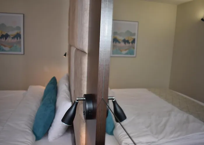 Family The View & Tsigov Chark