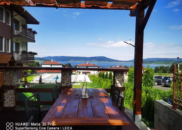 Family The View & 3* Tsigov Chark