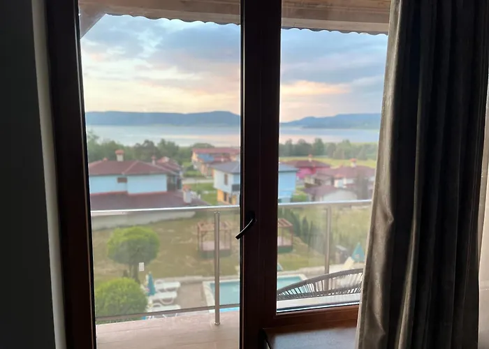 Family The View & Hotel