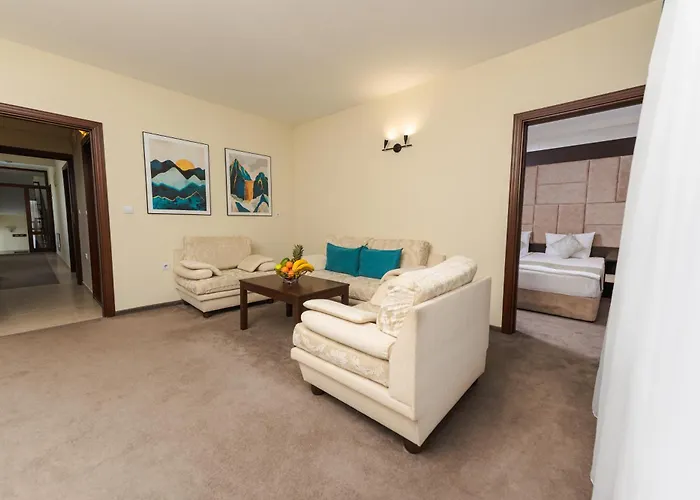 Family The View & Hotel