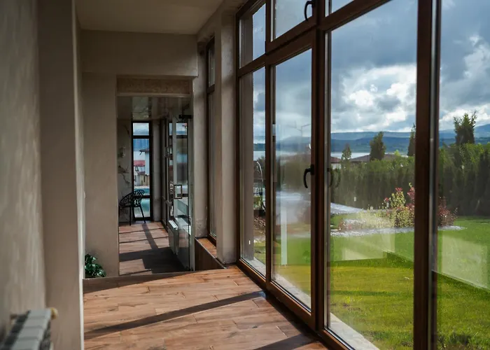 Family The View & 3*