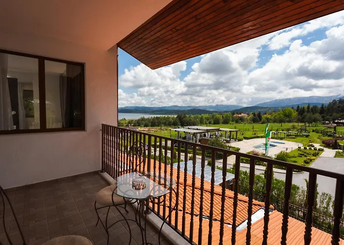 Family The View & 3* Tsigov Chark